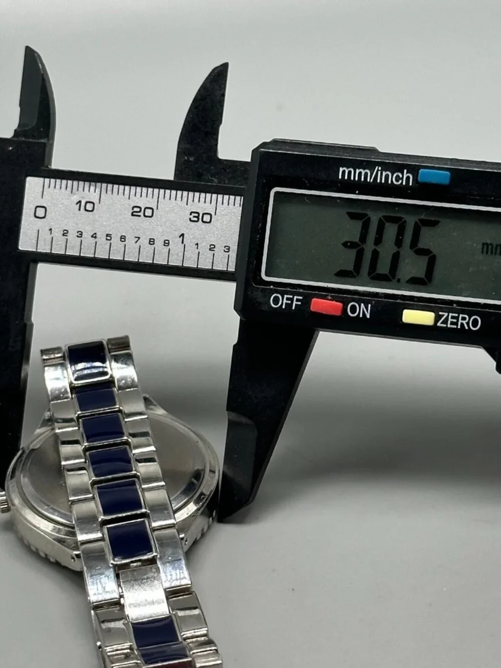 3/$30 Embassy Watch Women Silver Tone Blue Enamel Round White Dial 7